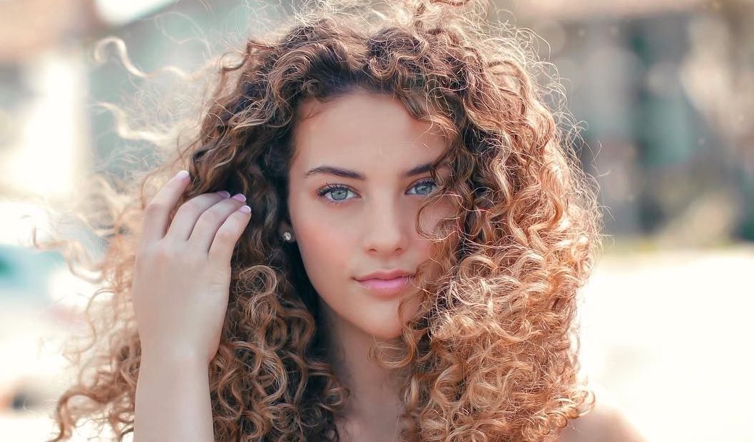 Sofie Dossi Does She Have A Spine Webnewsing 